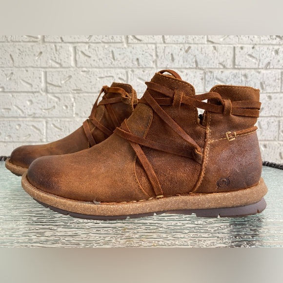 Born Tan Leather Laced Ankle Boots Coastal Cowgirl, BoHo, Outdoors size 9.5 - Picture 1 of 10